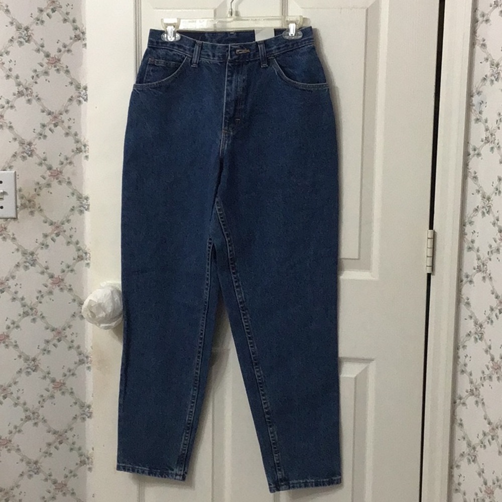 Gitano Relaxed fit hip and thigh jeans size 10P w/ tapered legs.